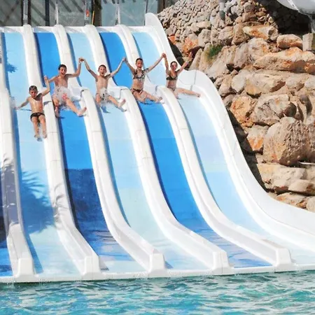 A Avec Piscine Partagee. Agde