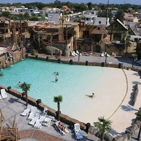 A Avec Piscine Partagee. Holiday home Agde