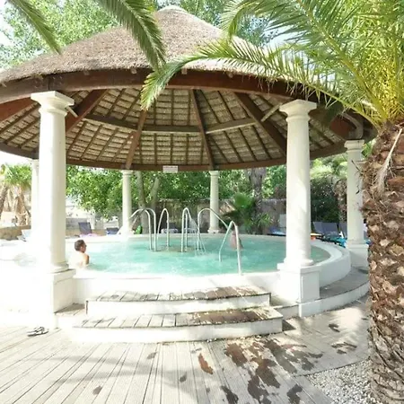 A Avec Piscine Partagee. Holiday home *