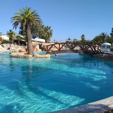 A Avec Piscine Partagee. Holiday home